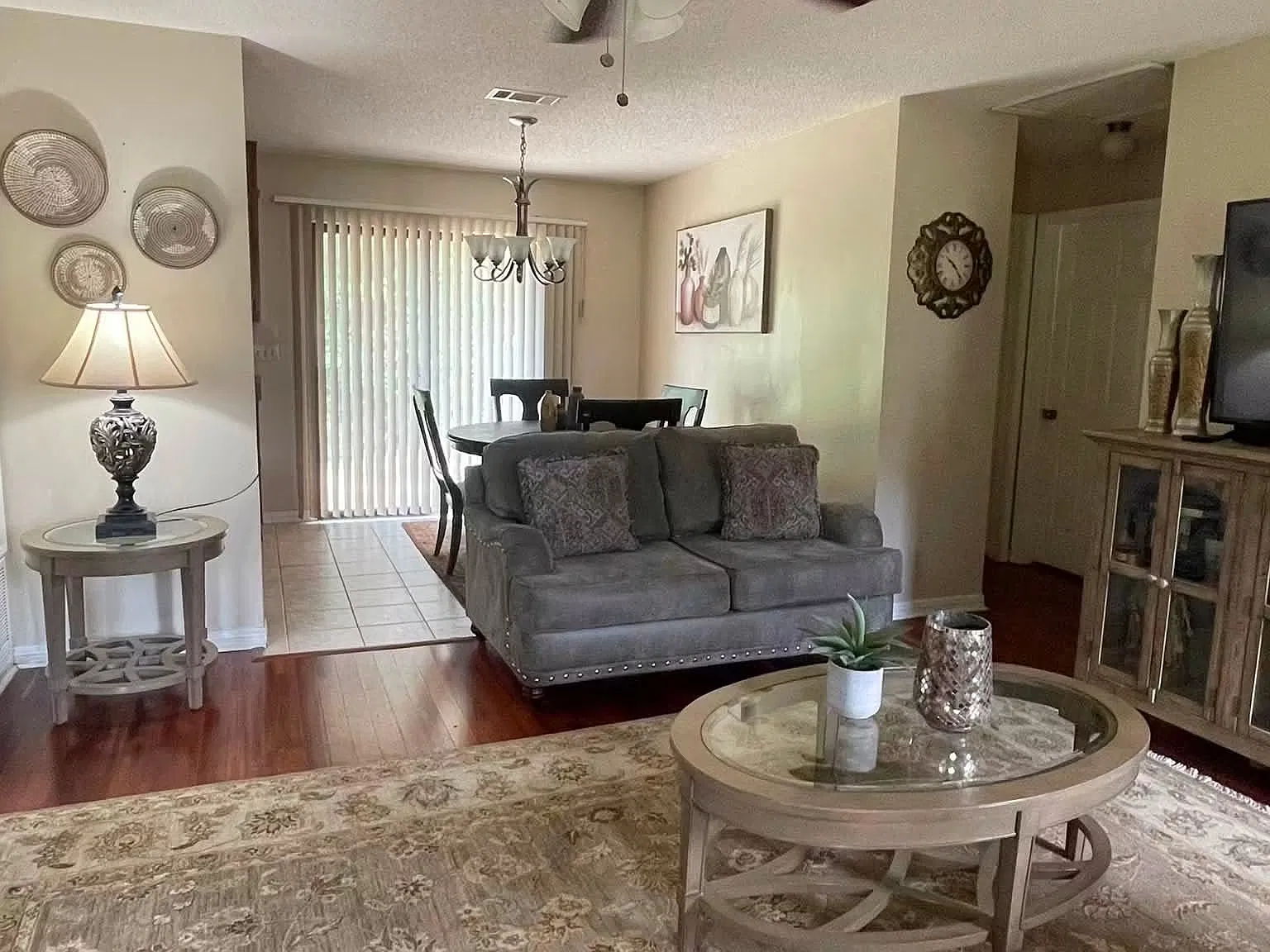 3 bed, 1125 sqft, $1,800 — Photo 2