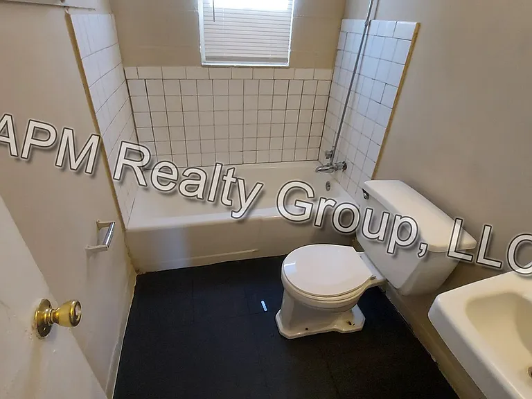 2715D Howell Ave — Photo 2