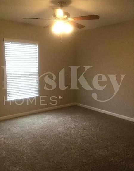991 SW Dubois Ave — Photo 45