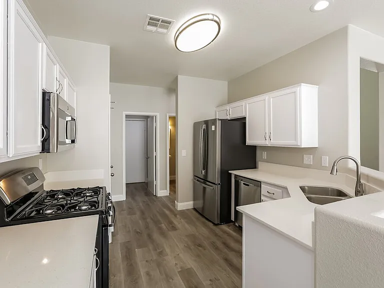 10643 Solar Hawk Ave — Photo 7