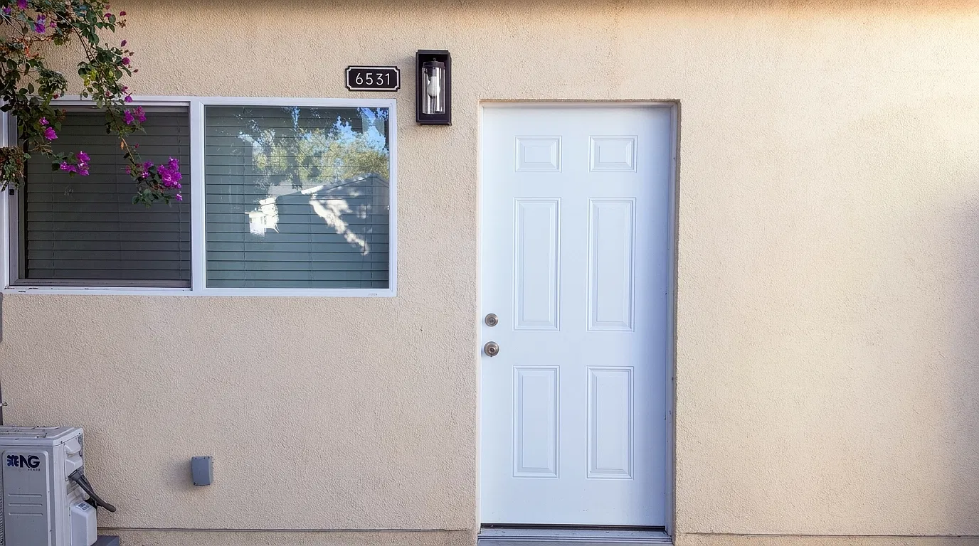 6531 Jamieson Ave — Photo 1