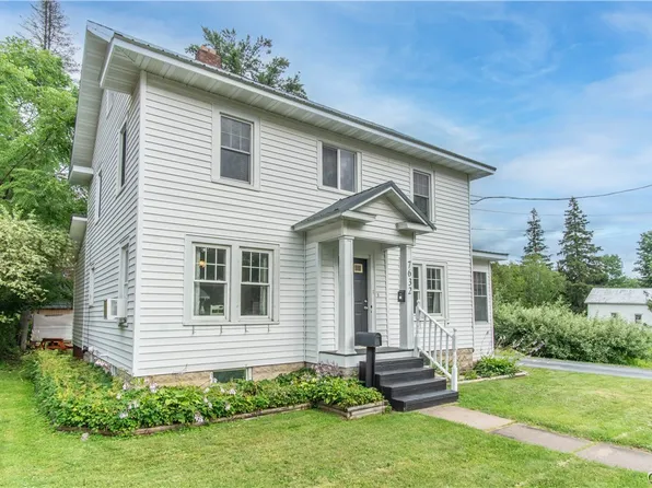7632 James St, Lowville, NY 13367