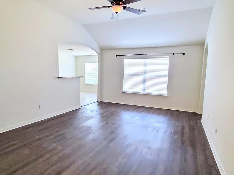 1314 Shumard Dr — Photo 2