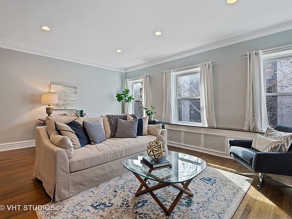 4th image of 2929 N Pine Grove Ave APT 2