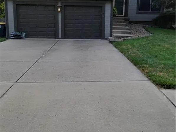 7022 N Hickory St, Kansas City, MO 64118