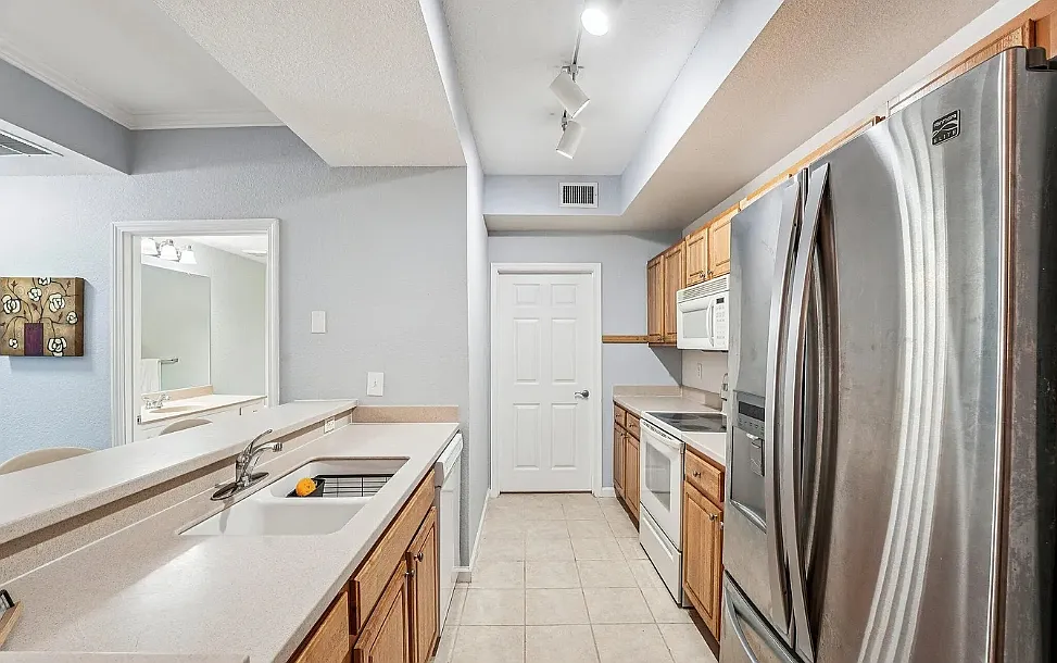 2 bed, 996 sqft, $1,200 — Photo 3