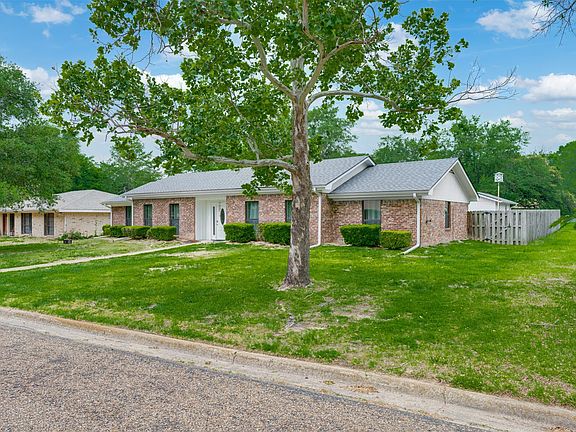 2nd image of 405 Brookwood Dr