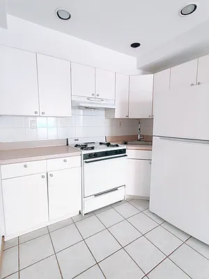 Rented by Voro, LLC | media 6