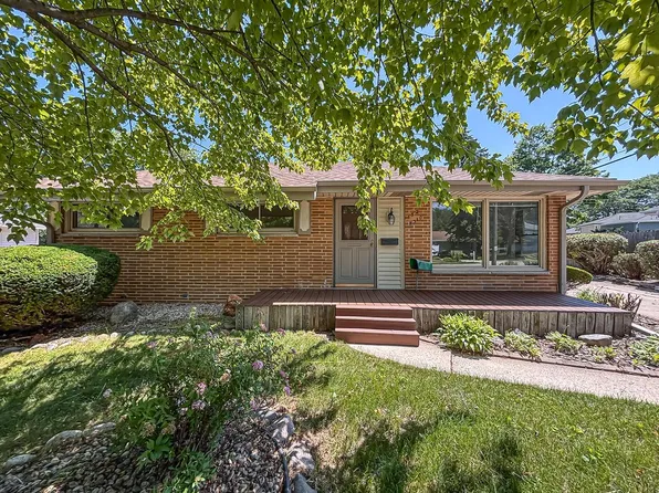 W152N8310 Elm LANE, Menomonee Falls, WI 53051