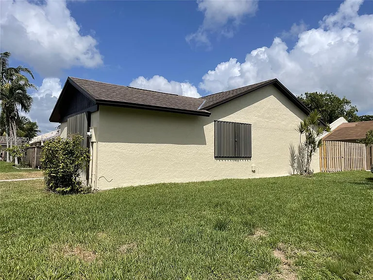 1447 Towhee St — Photo 3