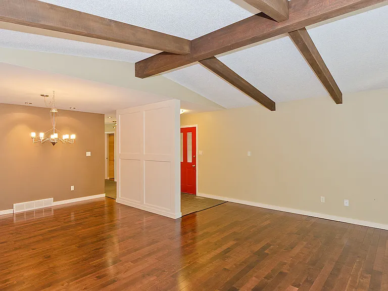 740 Coach Bluff Cres SW — Photo 8