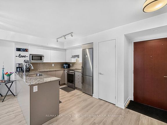 4th image of 112 Varna Dr