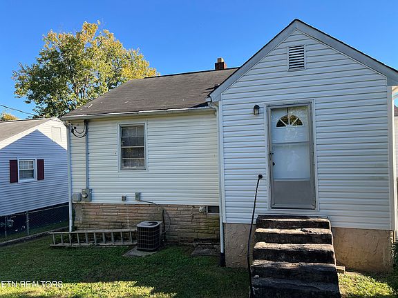 3rd image of 425 Cedar Ave