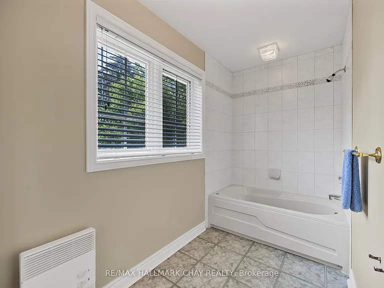 2653 Leonard St — Photo 26