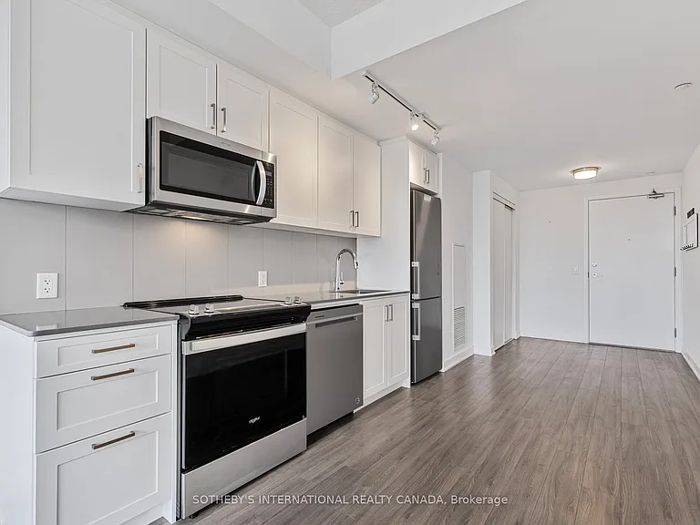 681 Yonge St #403 — Photo 7