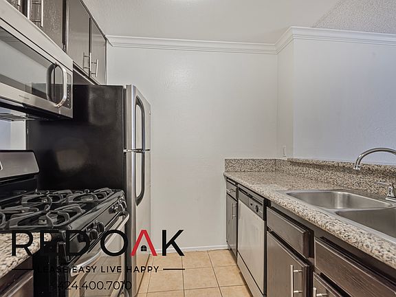 4th image of 1522 1/4 N Formosa Ave #203