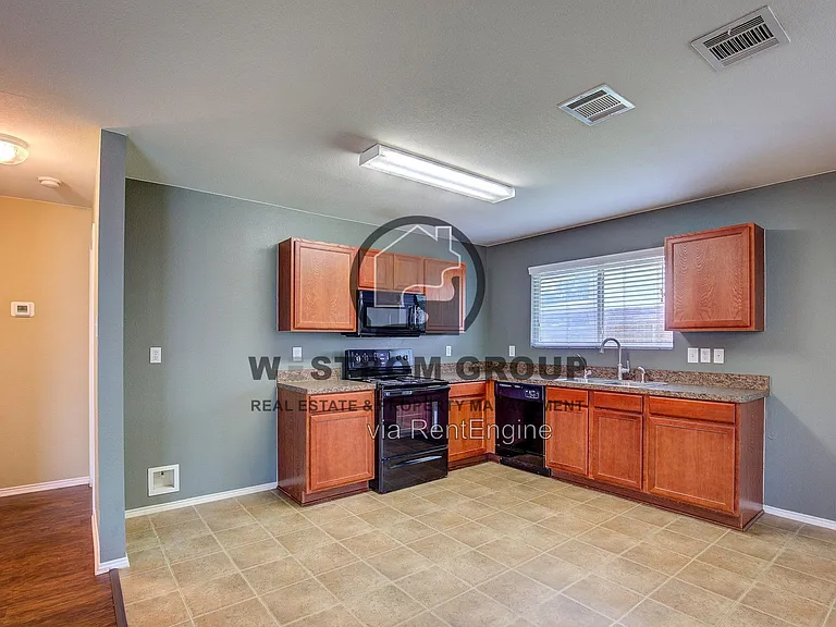 7000 Sylvan Meadows Dr — Photo 11