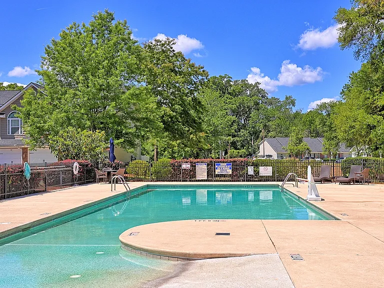 704 Kendal Ct — Photo 42