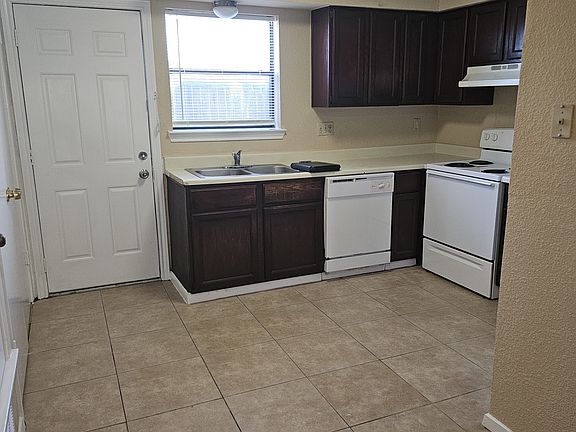 2nd image of 2822 Wimbledon Ct APT B