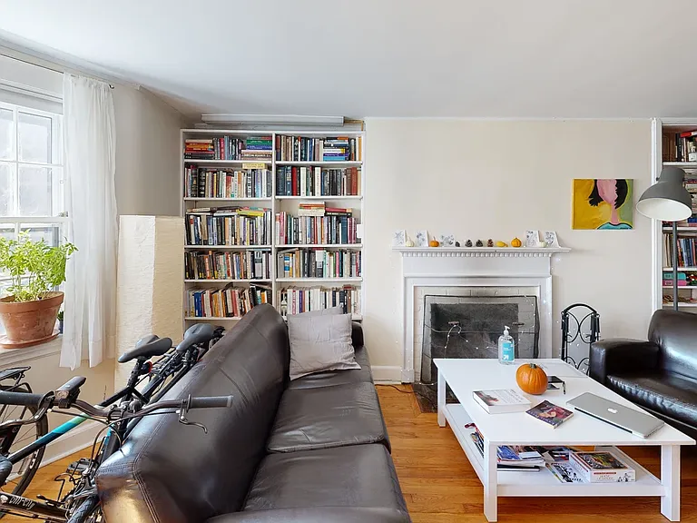 33 Portsmouth St #1R — Photo 2