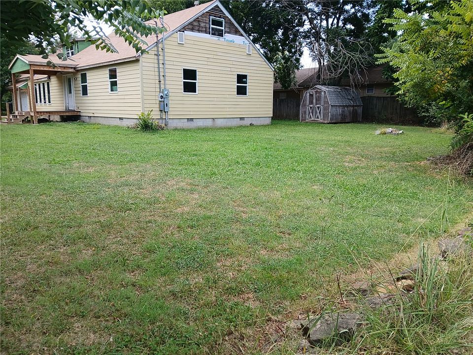 2nd image of 208 Quandt Ave