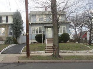 891 Linden Ave, Ridgefield, NJ 07657
