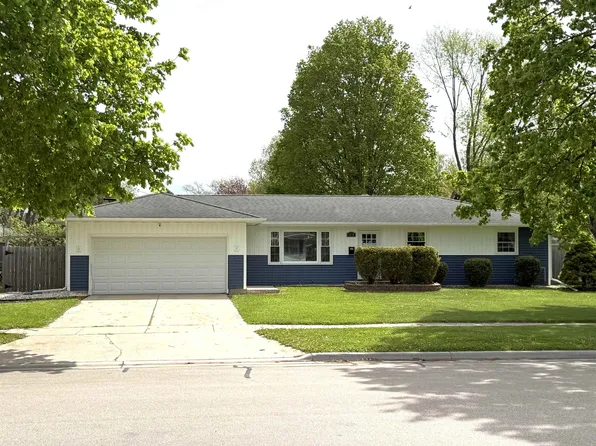1614 N Sumac Dr, Janesville, WI 53545
