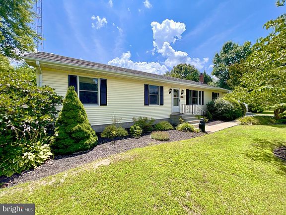 5th image of 216 Princess Anne Dr