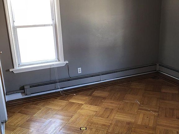 4th image of 192 Bay 25th St #2