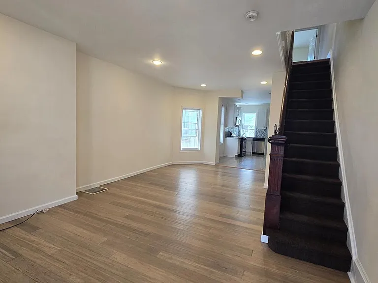 5630 Addison St — Photo 7