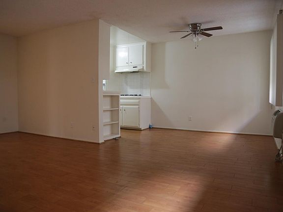 3rd image of 1309 N Martel Ave APT 204