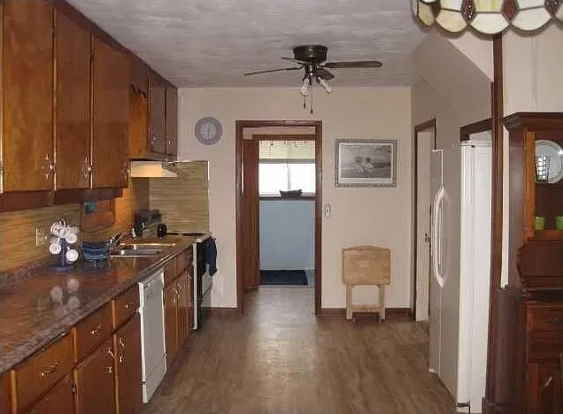35 Treasure Rd — Photo 8