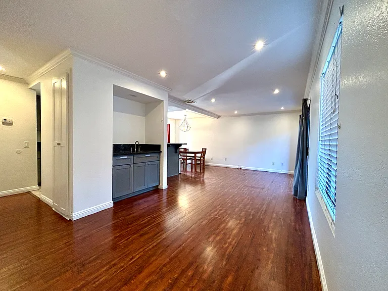 1039 Mount Olive Dr — Photo 1