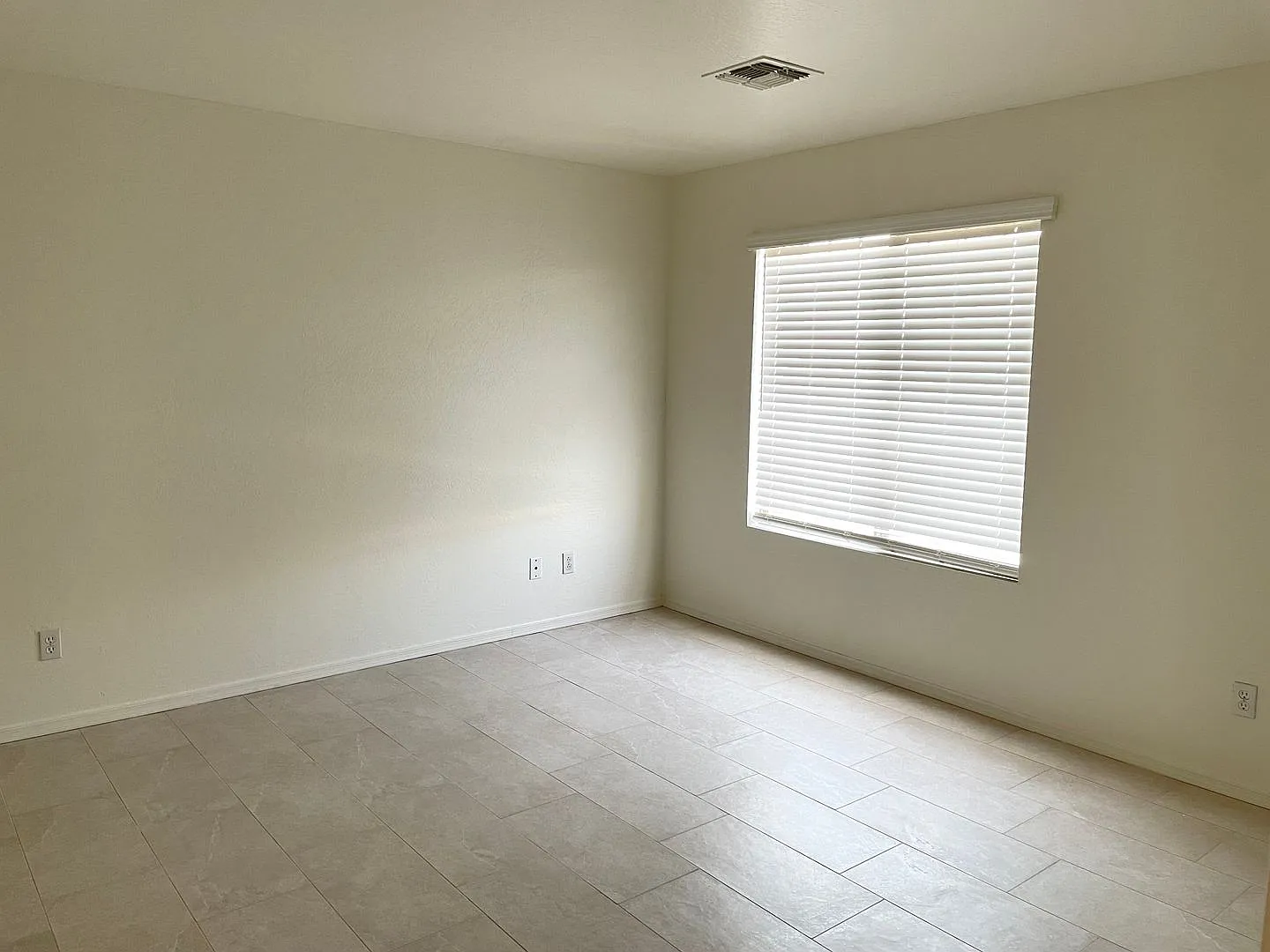 5 Bedrooms Plus Office, 3 Bath Interior Just Updated — Photo 4