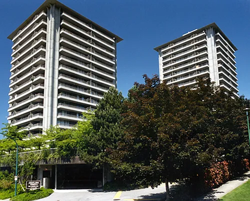 5051 Lougheed Hwy Photo 1