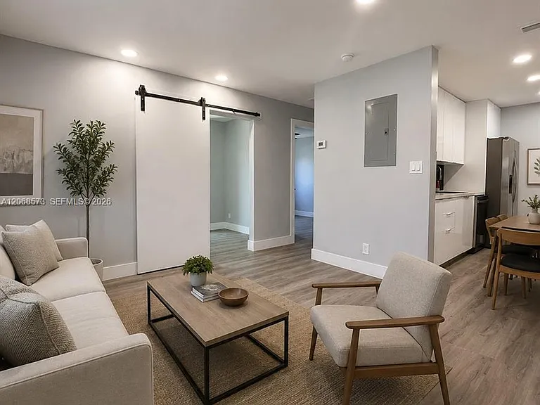 2865 NE 13th Ave — Photo 3
