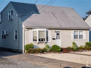 262 N 4th St, Surf City, NJ 08008