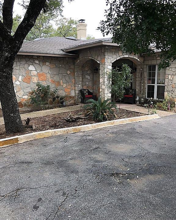 1st image of 975 Five Oaks Cir
