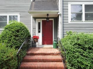 240 Tunxis Hill Cutoff #240, Fairfield, CT 06825