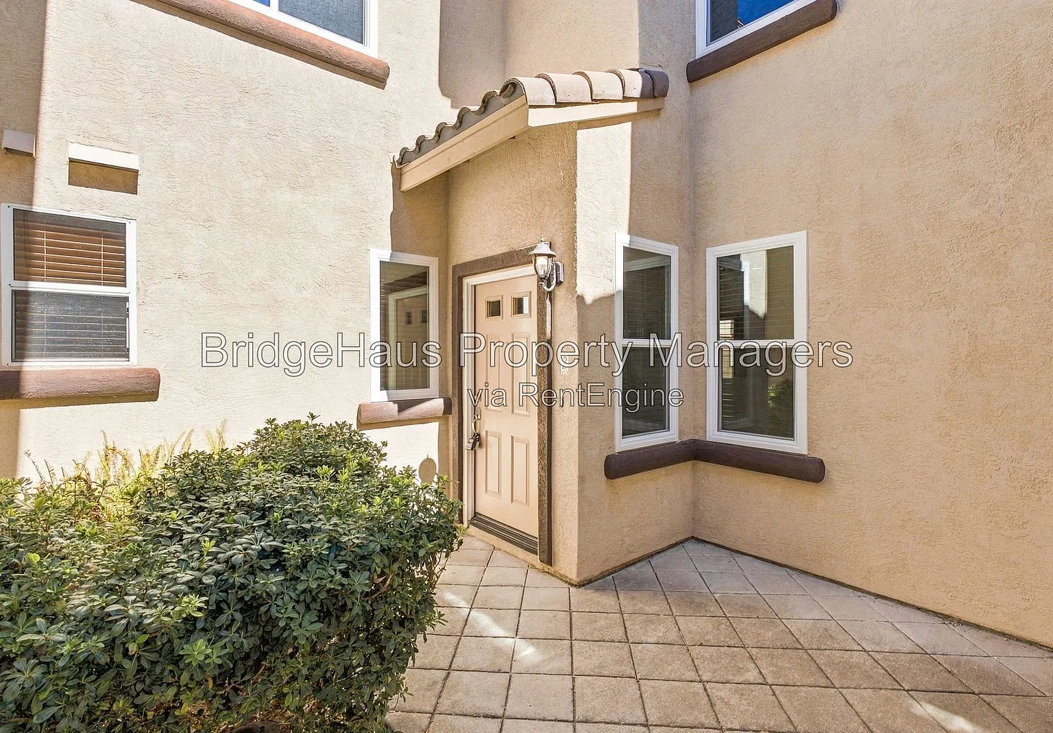 3 bed, 2.5 bath, 1524 sqft, $4,100 — Photo 2