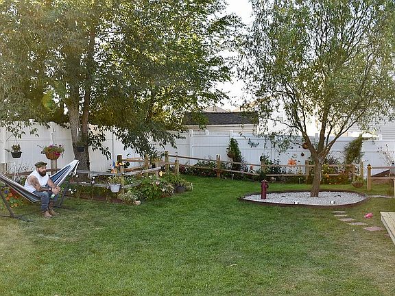 4th image of 10131 Castle Creek Cir