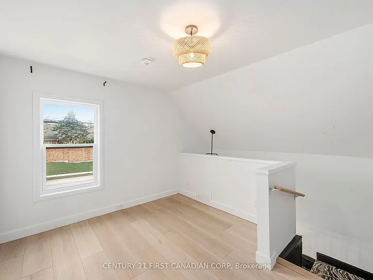 1326 Commissioners Rd W — Photo 21