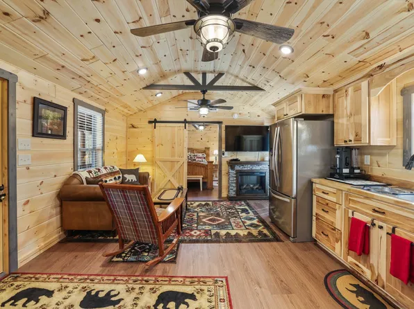 7108 Adams Rd W, Centerville, TN 37033