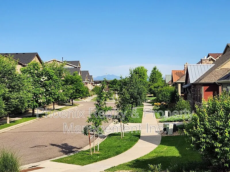 3 bed, 3.0 bath, 1988 sqft, $3,000 — Photo 2