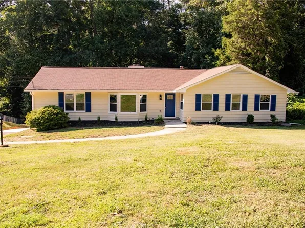 2751 Colonial Dr, College Park, GA 30337