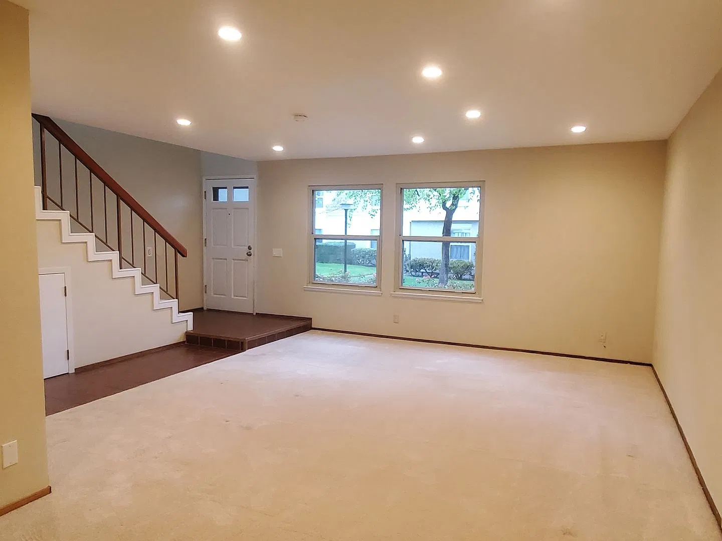 Spacious Townhome, A/C, 2c Garage, Renovated Kitchen, Beautiful Master Bathroom! — Photo 4