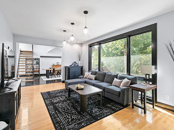 2nd image of 15160 New York Cir
