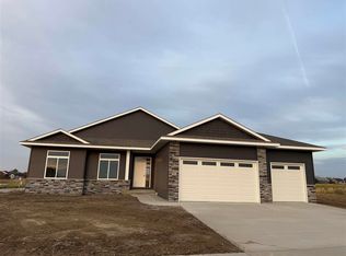 15 N Seven Oaks Rd, Northliberty, IA 52317