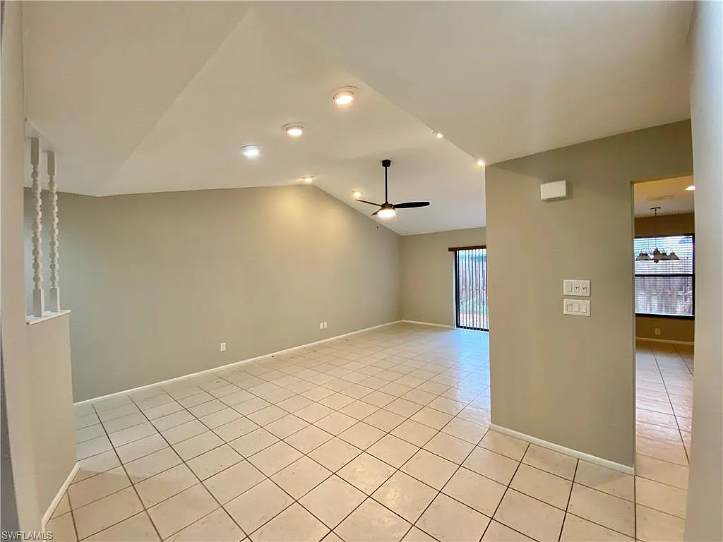 3 bed, 2.0 bath, 1305 sqft, $2,070 — Photo 4
