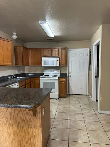 1500 Dallas St Photo 1